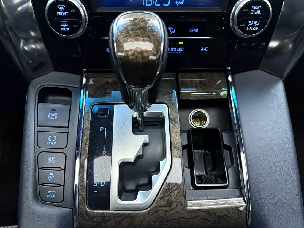 Toyota Alphard 2021 — фото 16
