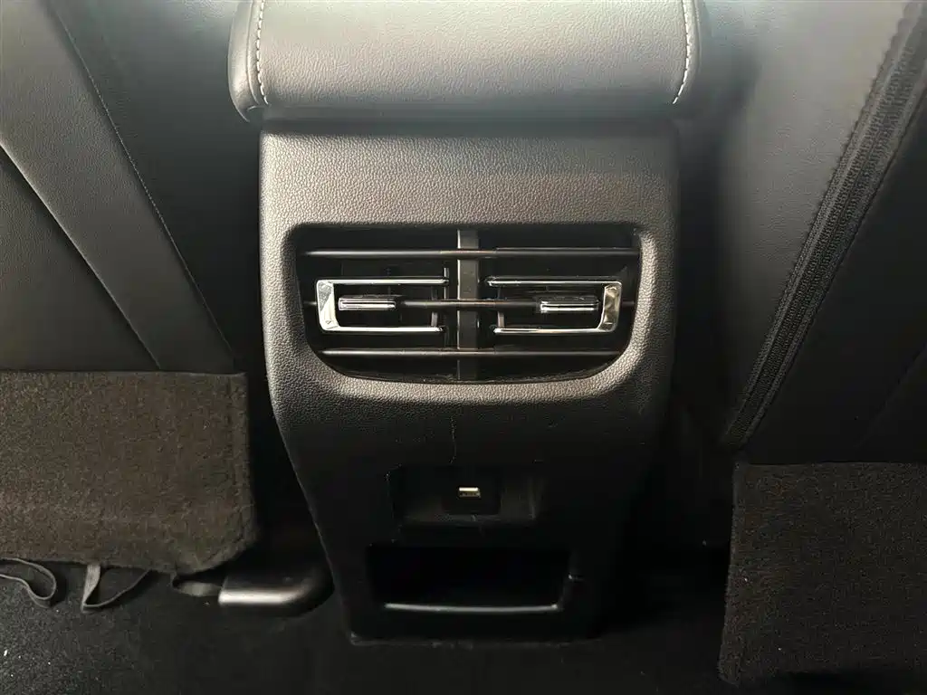 Haval M6 2023 — фото 18