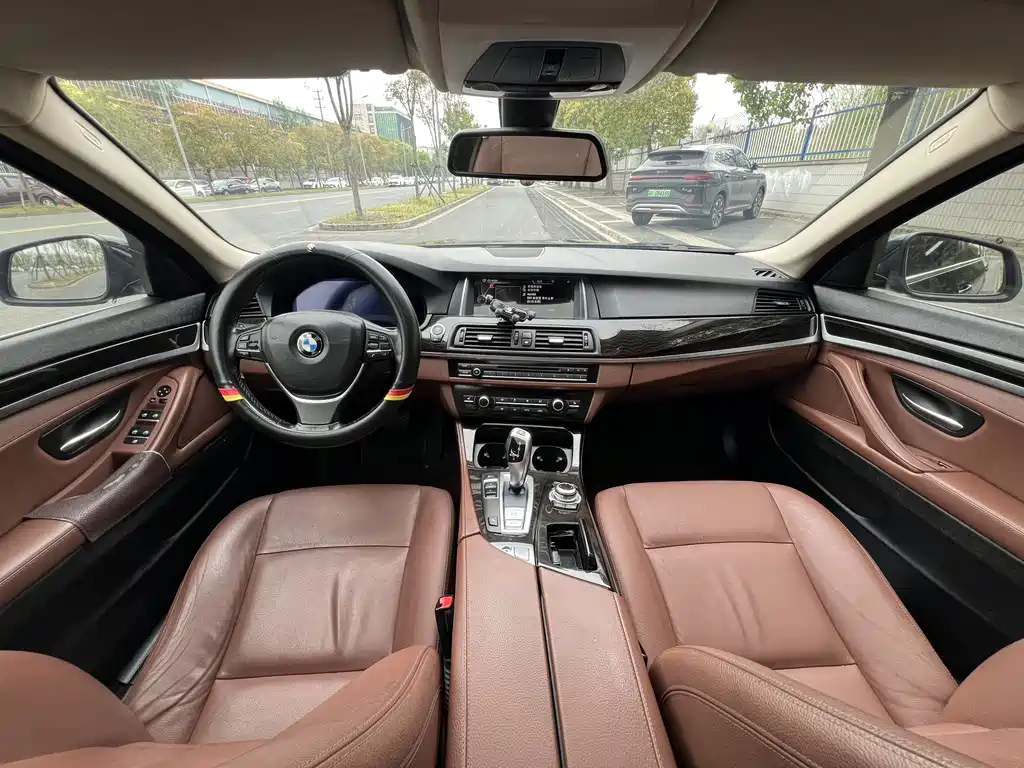 BMW 5 Series 2017 — фото 3