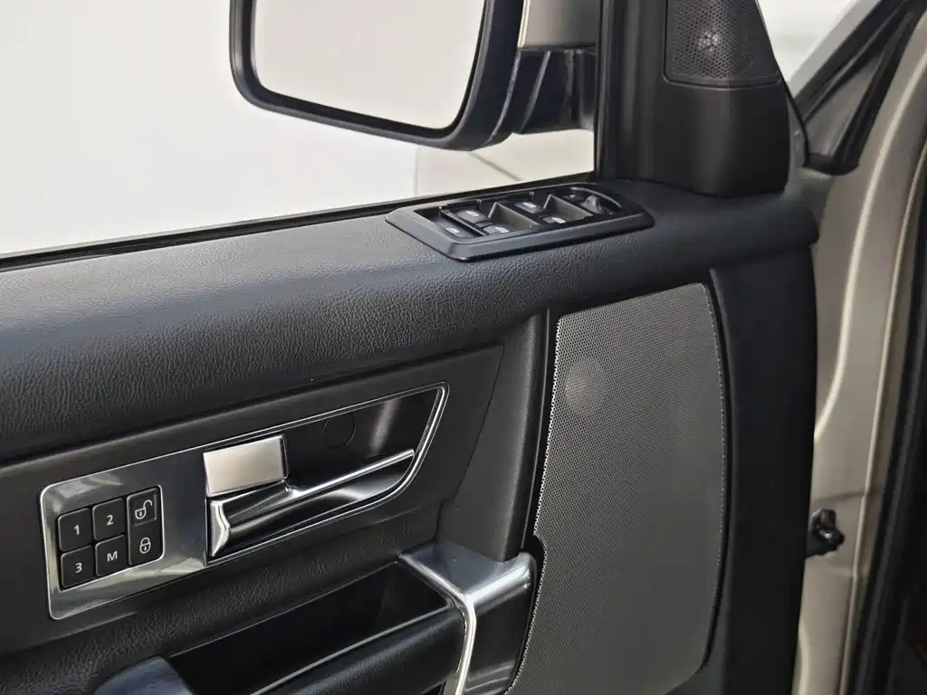 Land Rover Discovery 2012 — фото 20