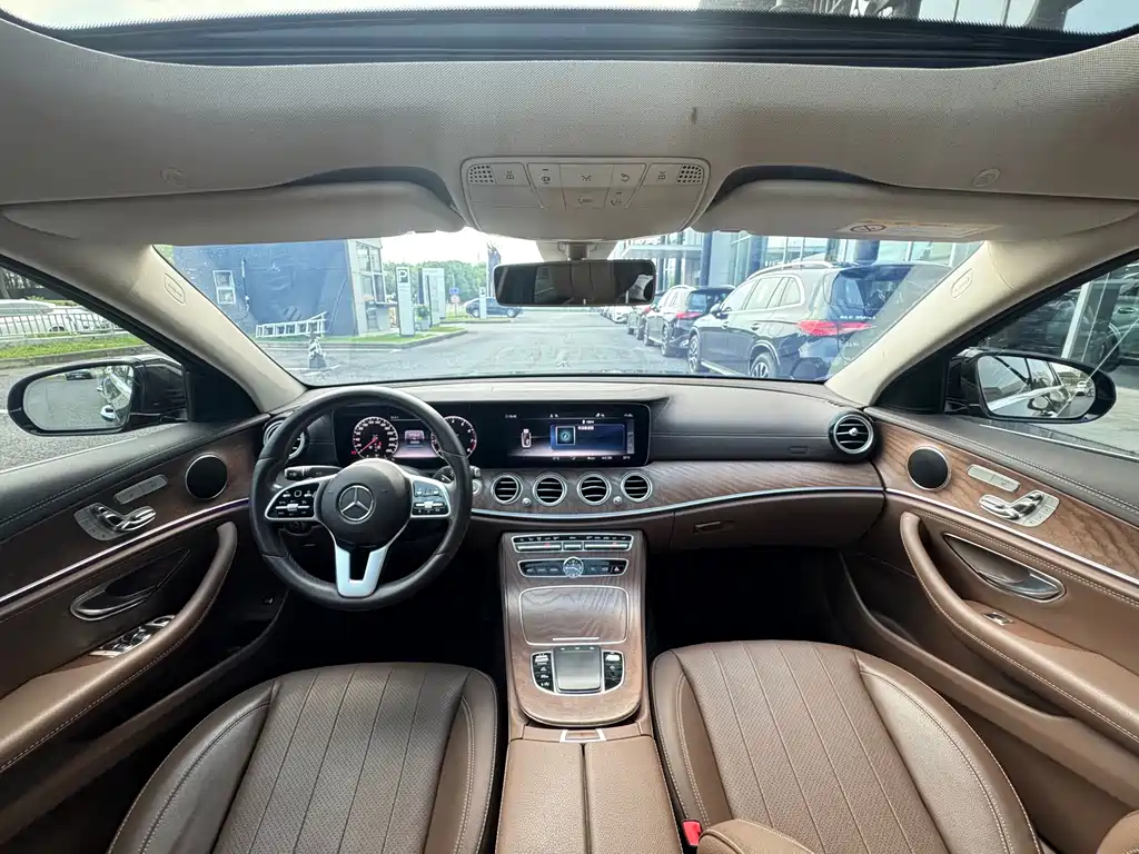 Mercedes-Benz E-Class 2019 — фото 17