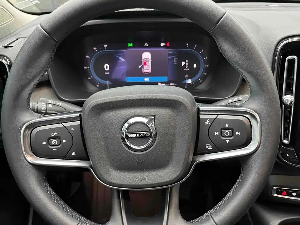 Volvo XC40 2023 — фото 3