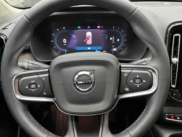 Volvo XC40 2023