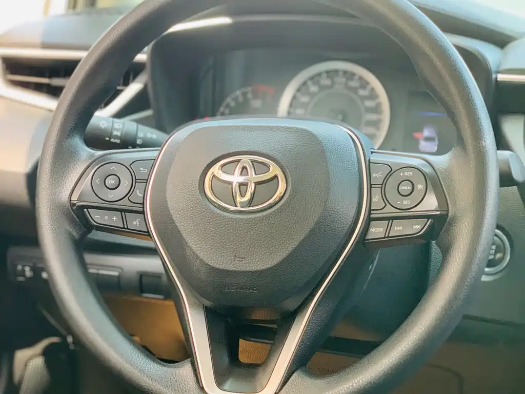 Toyota Corolla 2023 — фото 16