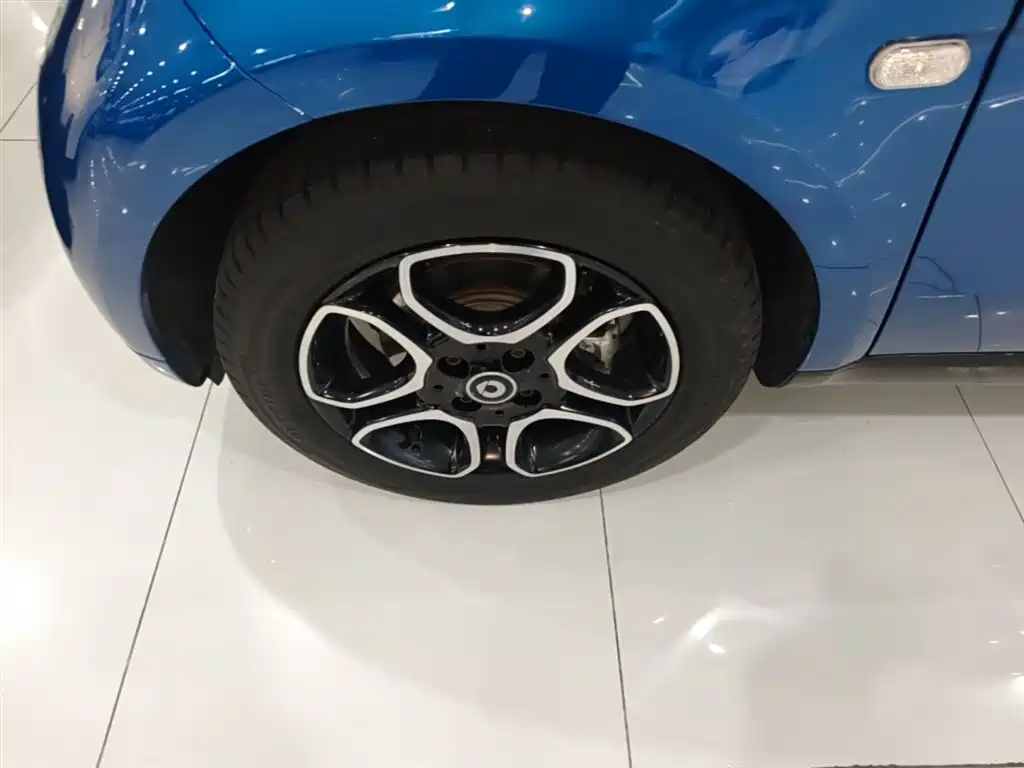 smart Fortwo 2019 — фото 23