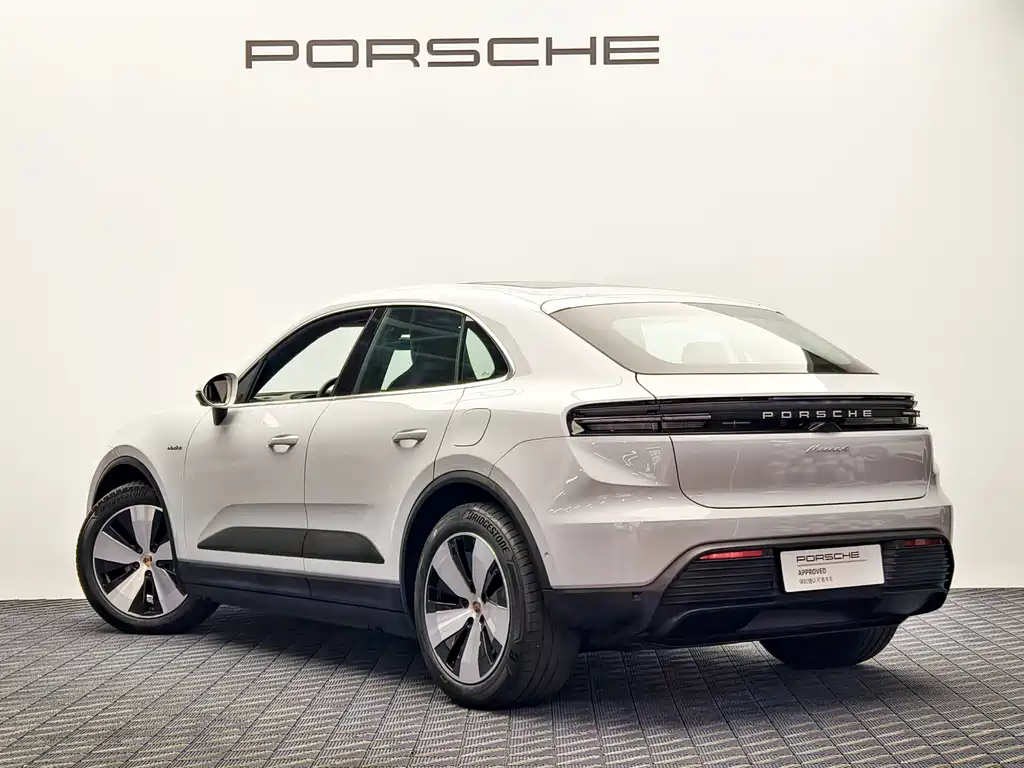 Porsche Macan EV 2024 — фото 6