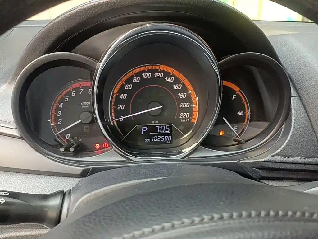 Toyota Yaris L 2022 — фото 12