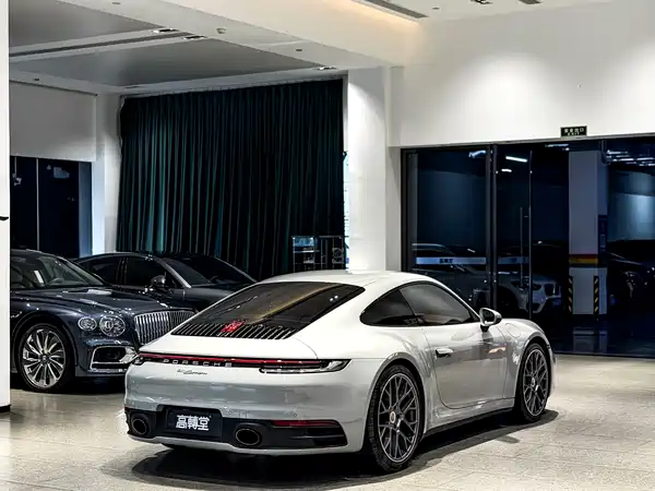 Porsche 911 2021