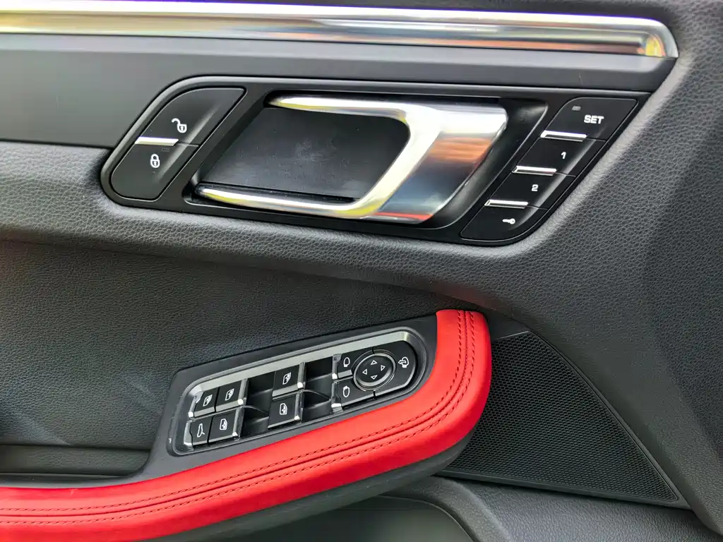 Porsche Macan 2016 — фото 16