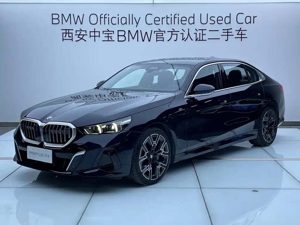 BMW 5 Series 2025 — фото 1