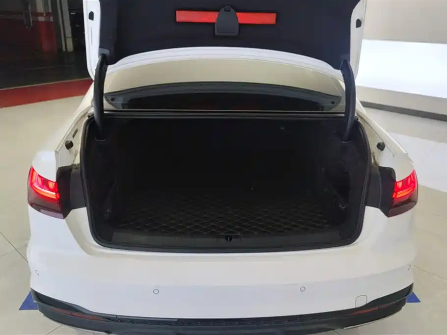 Audi A4L 2023