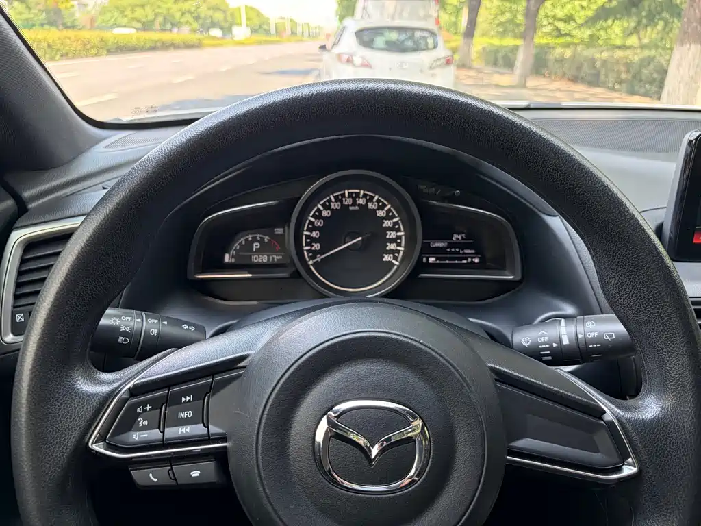 Mazda CX-4 2018 — фото 14