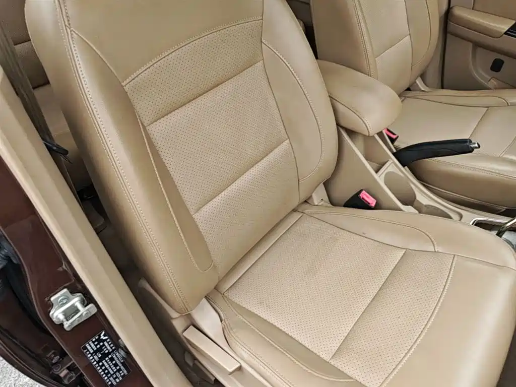 Wuling Hongguang 2015 — фото 24