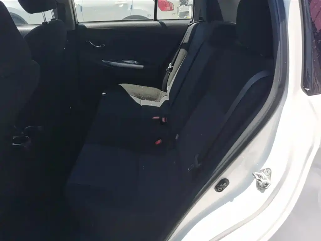 Toyota Yaris L 2015 — фото 17