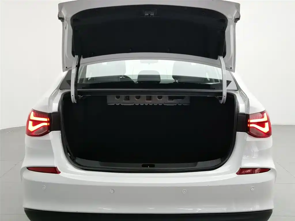 Chevrolet Monza 2022 — фото 16