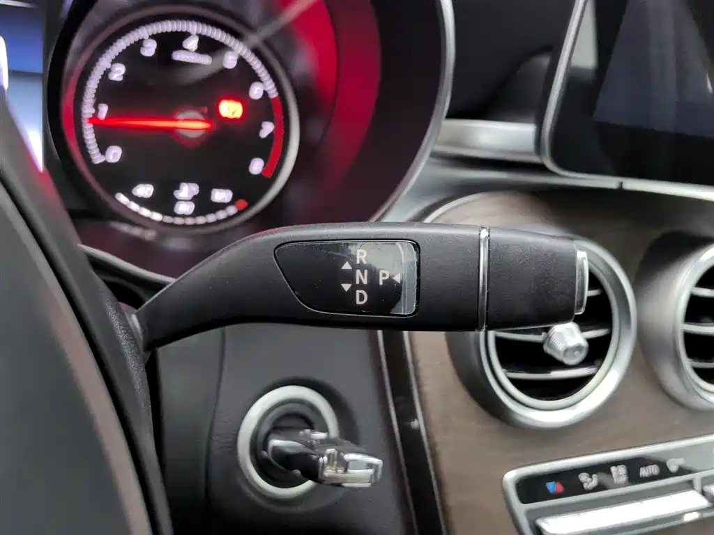 Mercedes-Benz GLC 2018 — фото 13