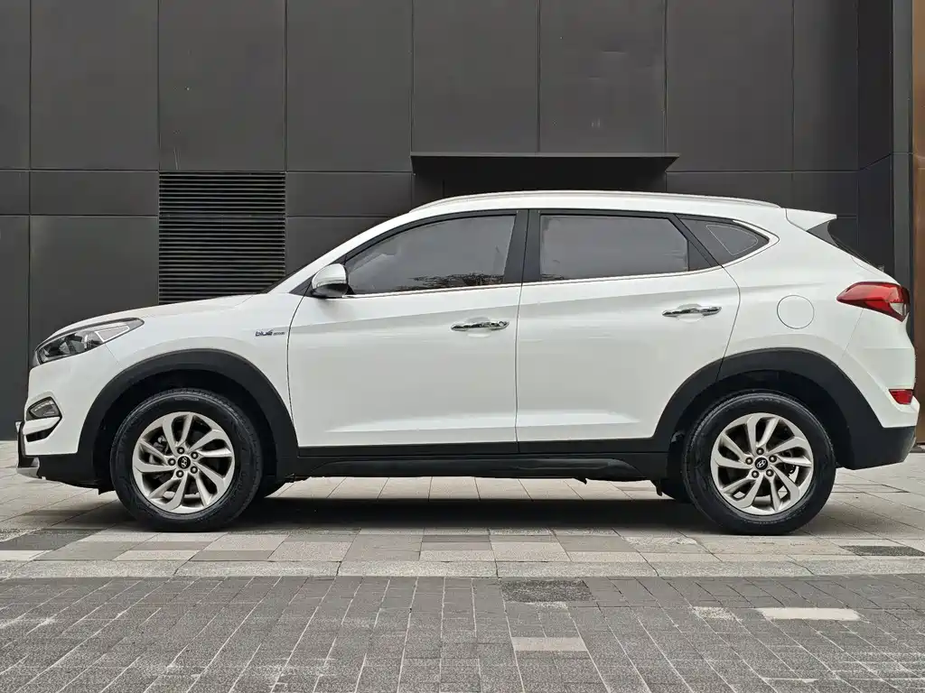 Hyundai Tucson 2017 — фото 19