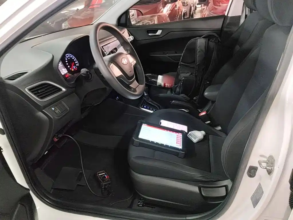 Hyundai Verna 2018 — фото 15