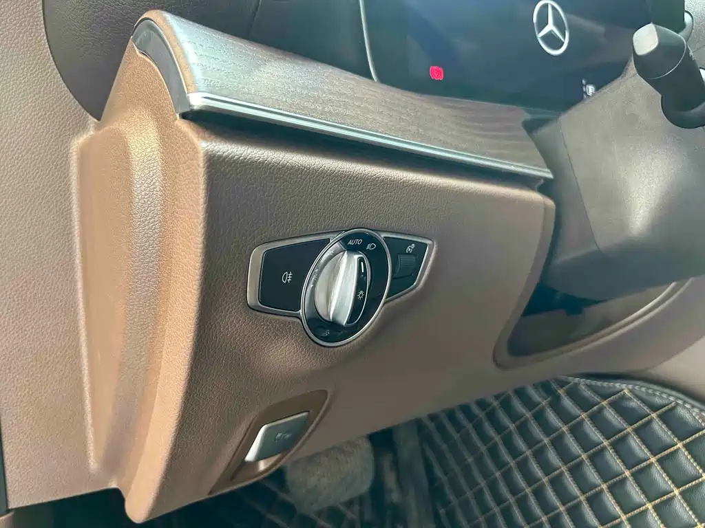 Mercedes-Benz E-Class 2023 — фото 14