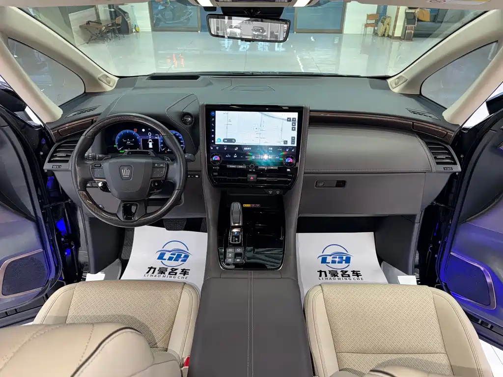 Toyota Vellfire 2024 — фото 12