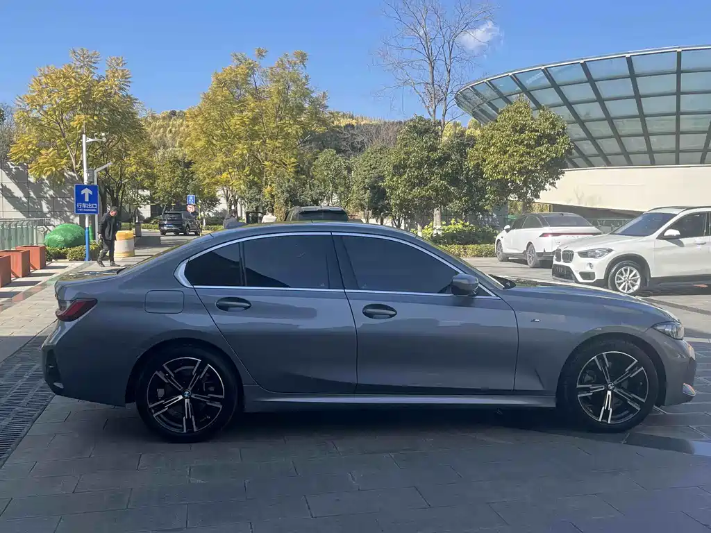 BMW 3 Series 2023 — фото 16