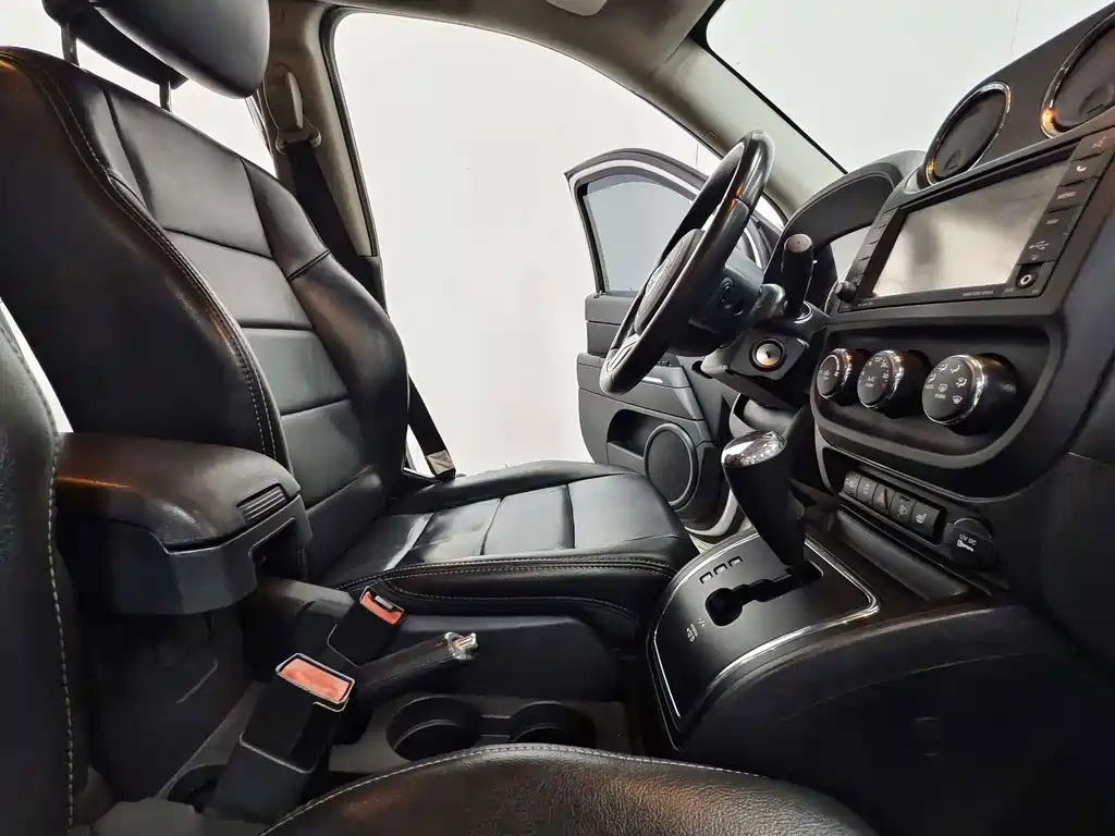 Jeep Compass 2013 — фото 16