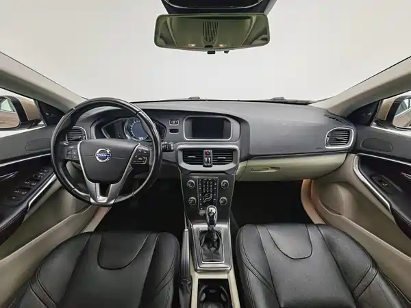 Volvo V40 2015