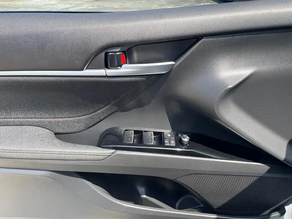 Toyota Camry 2023 — фото 23
