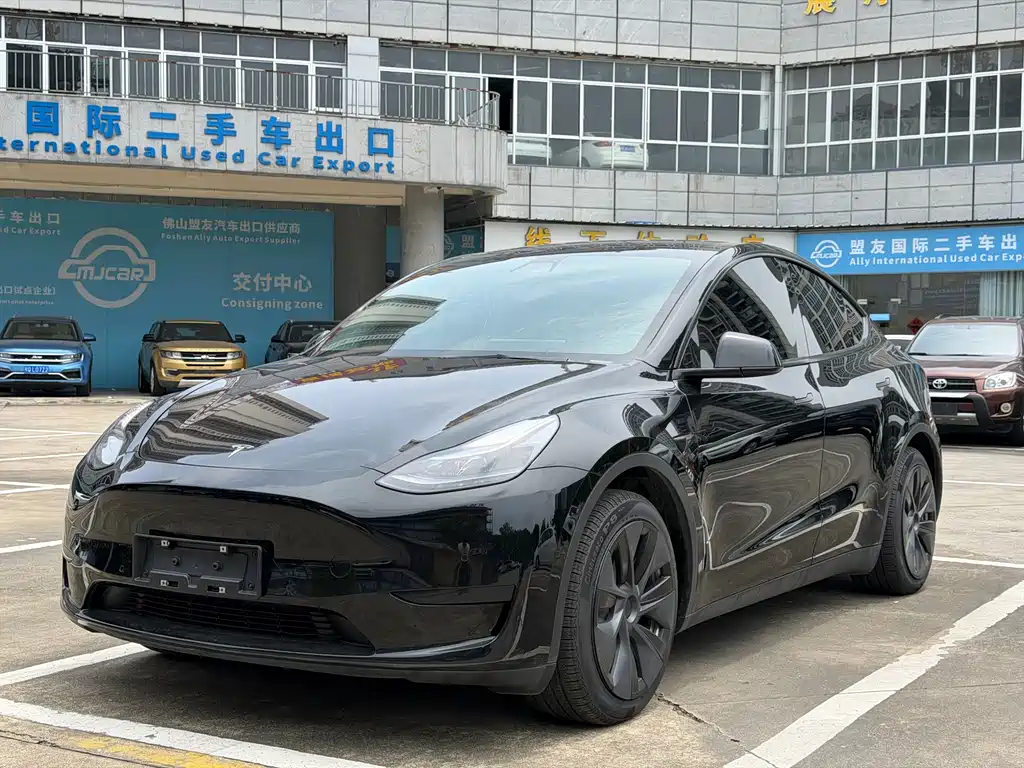 Tesla Model Y 2023 — фото 1