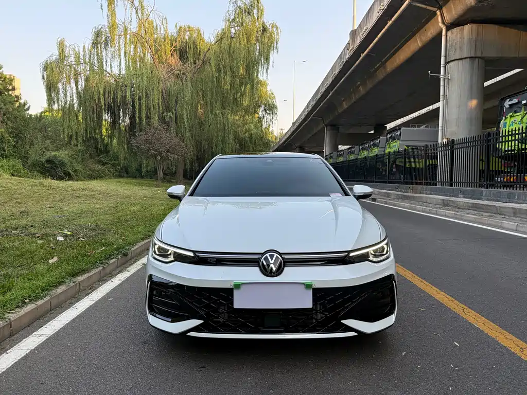Volkswagen Golf 2025