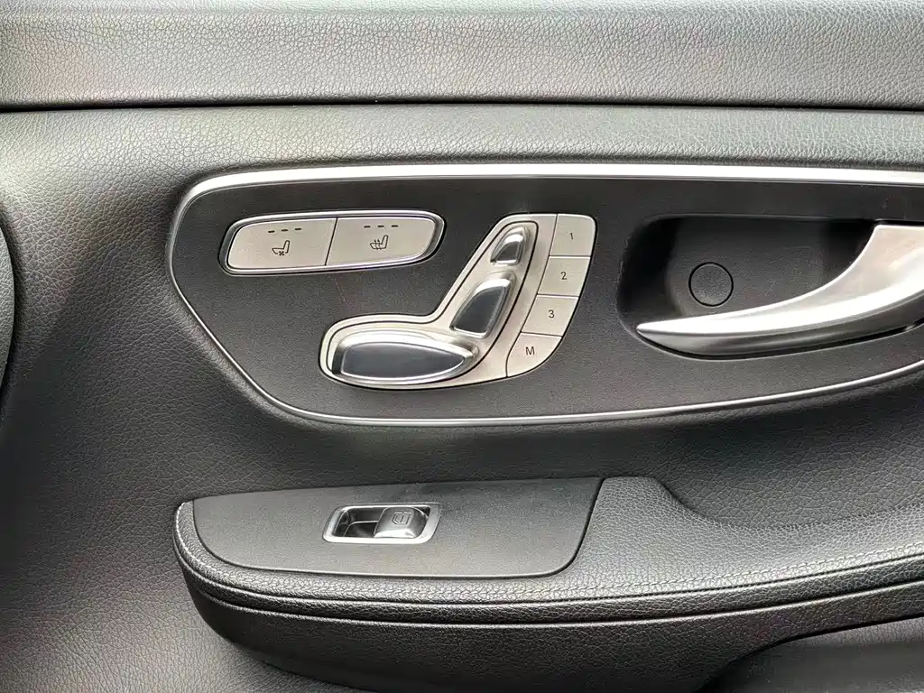 Mercedes-Benz V-Class 2019 — фото 15