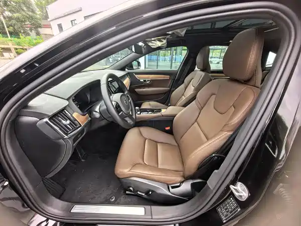 Volvo S90 2025