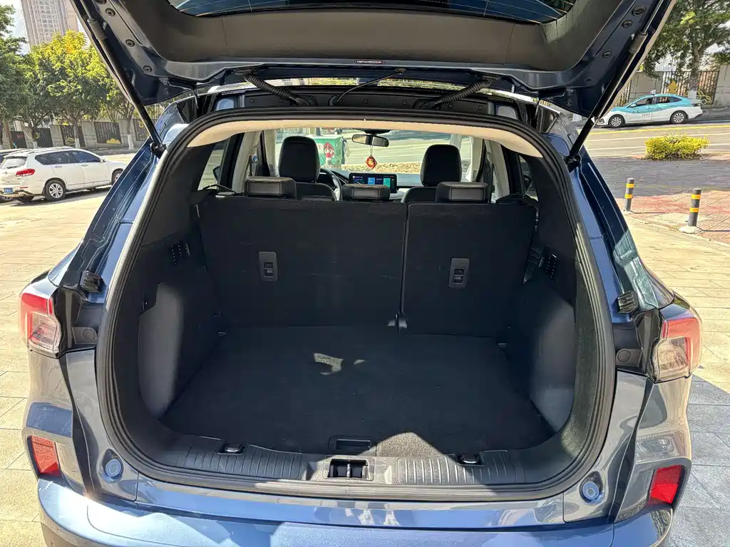 Ford Escape 2021 — фото 10