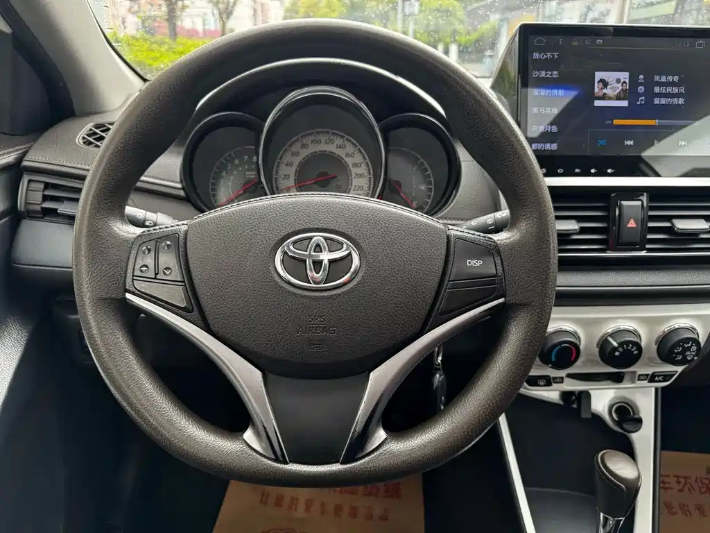 Toyota Yaris L 2015 — фото 14