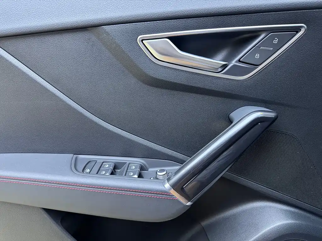 Audi Q2L 2023 — фото 22