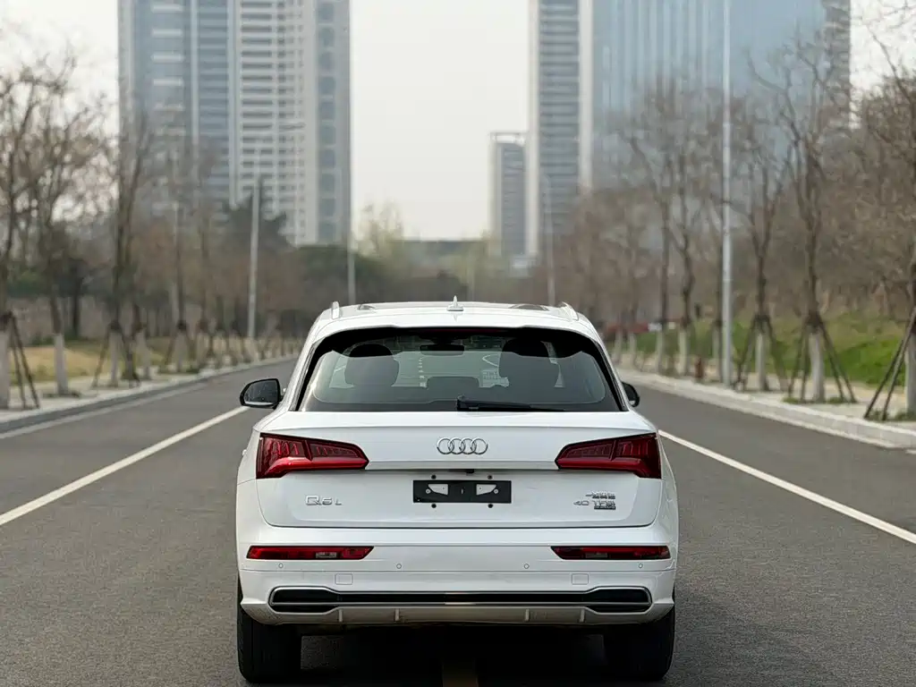 Audi Q5L 2021 — фото 11