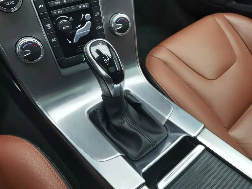 Volvo S60 2017 — фото 13
