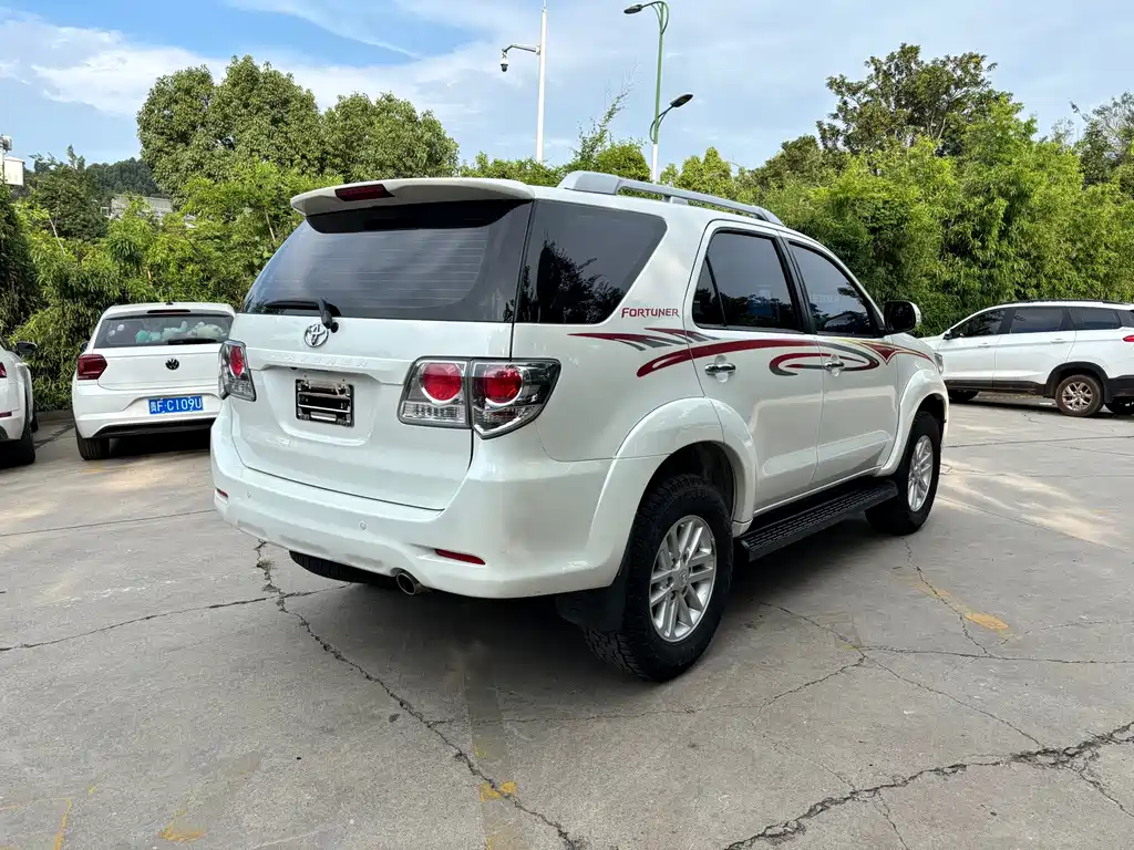 Toyota Fortuner 2014 — фото 4