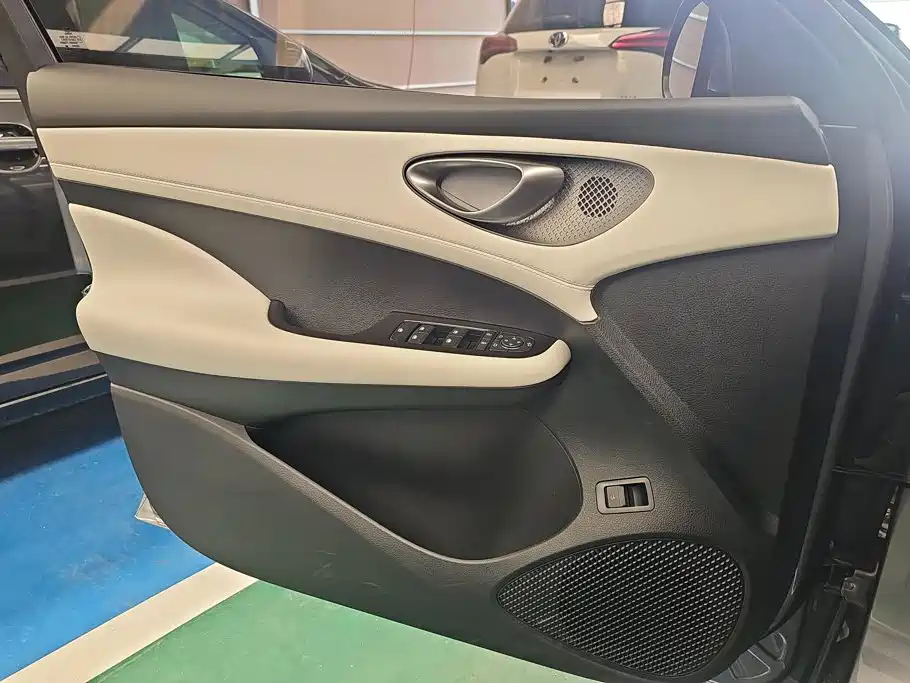 BYD Seal 05 DM-i 2025 — фото 7