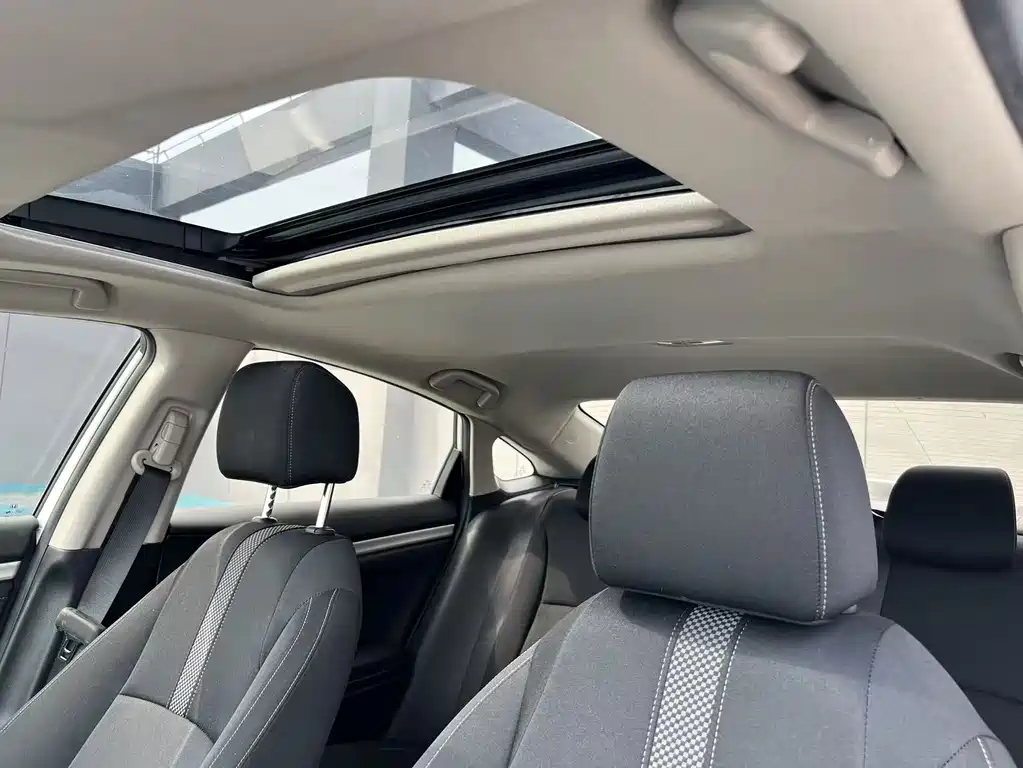Honda Civic 2020 — фото 18