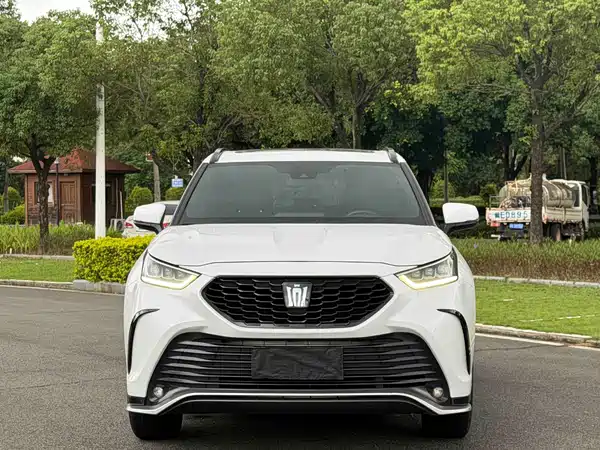 Toyota Crown Kluger 2022