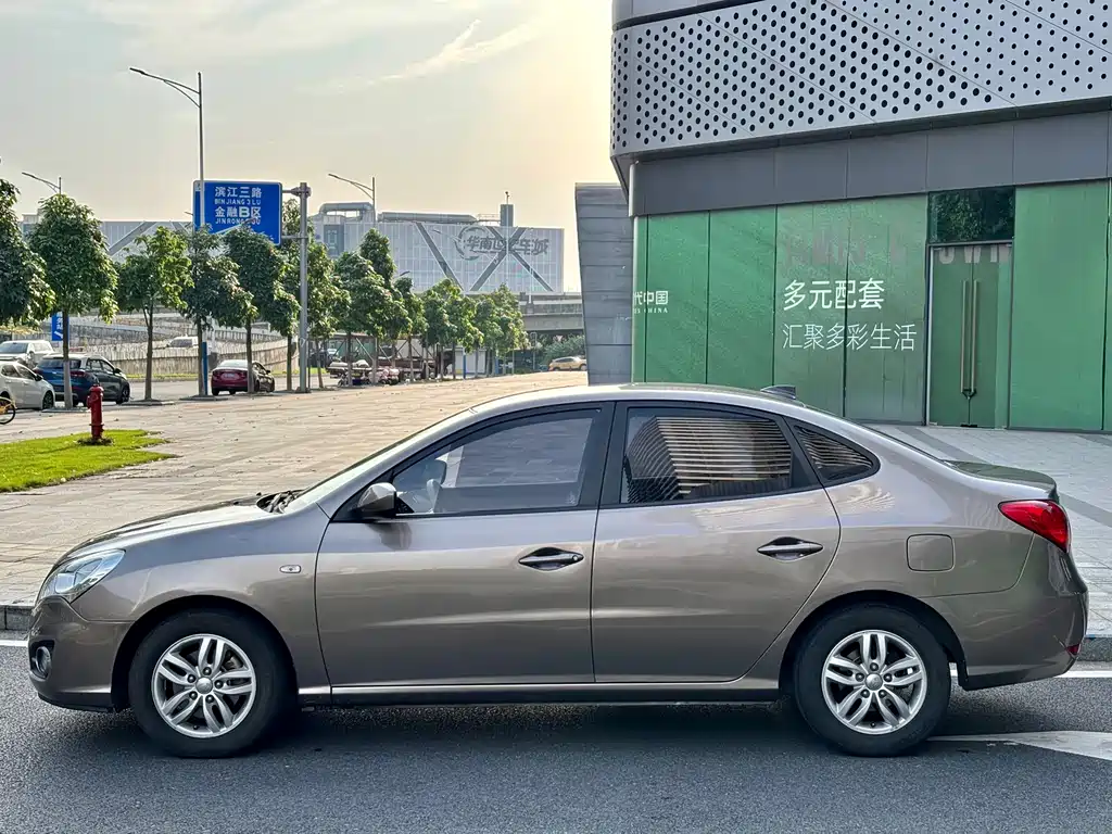 Hyundai Elantra 2015 — фото 5