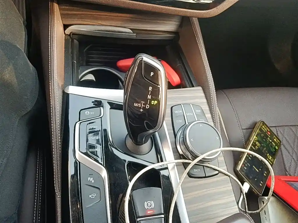 BMW 5 Series 2018 — фото 14