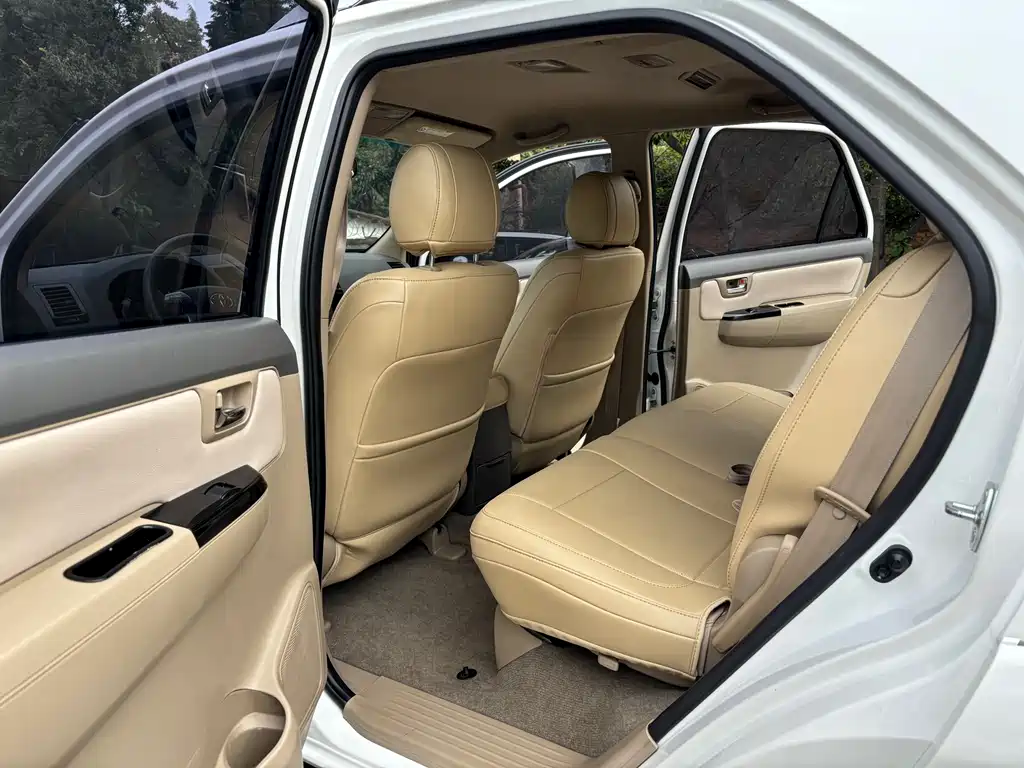 Toyota Fortuner 2014 — фото 9