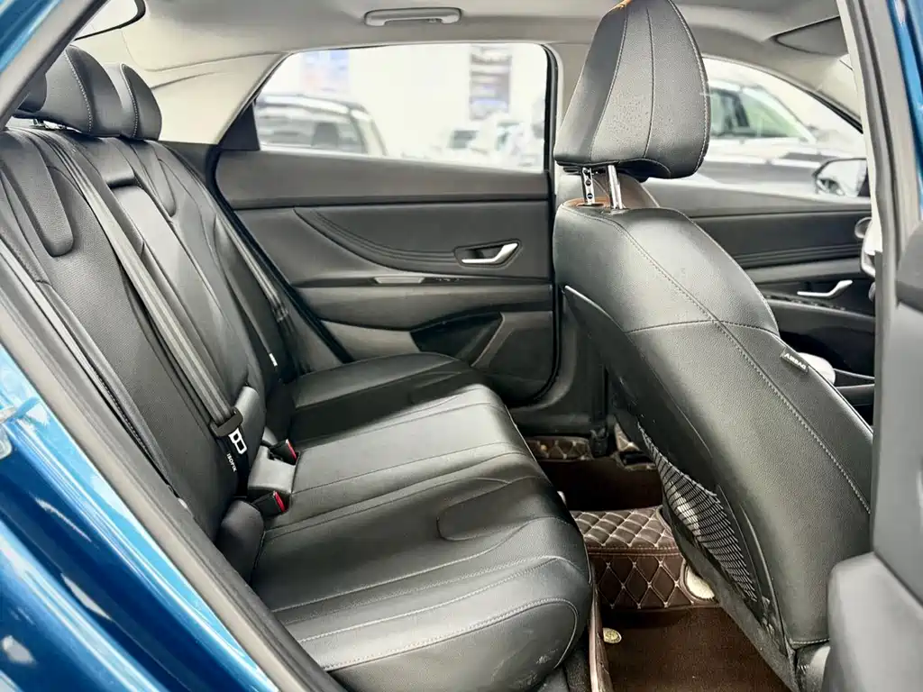 Hyundai Elantra 2023 — фото 18