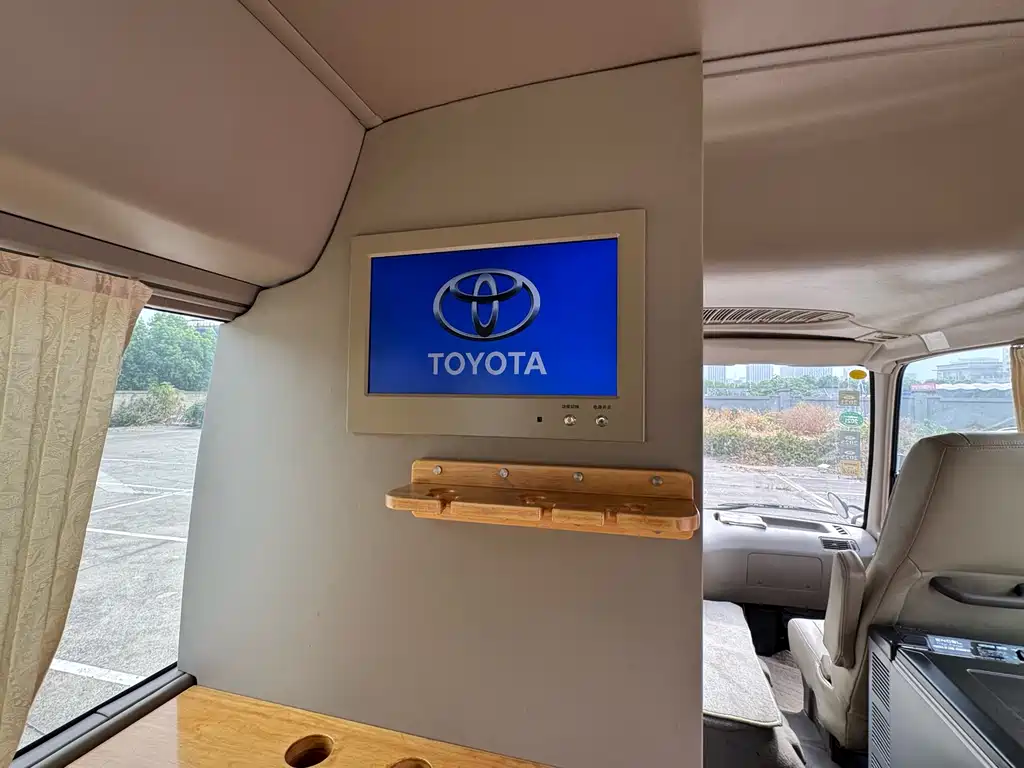 Toyota Coaster 2011 — фото 15