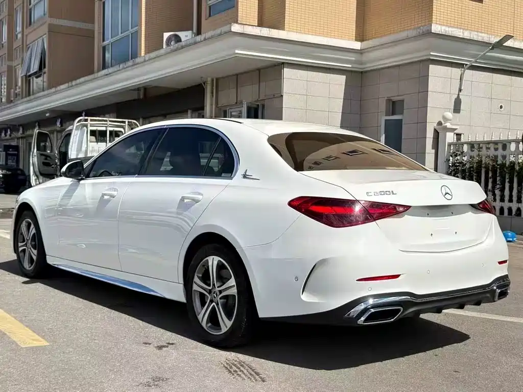 Mercedes-Benz C-Class 2023 — фото 4