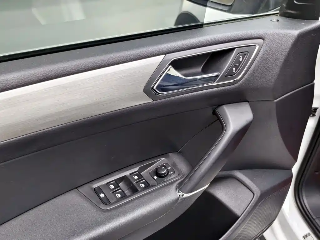 Volkswagen Touran 2019 — фото 18