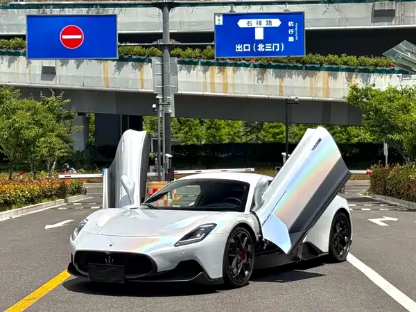 Maserati MC20 2022