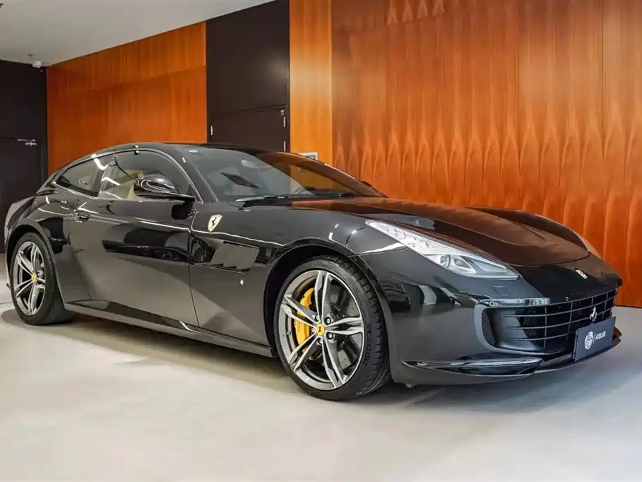 Ferrari GTC4Lusso 2018 — фото 3